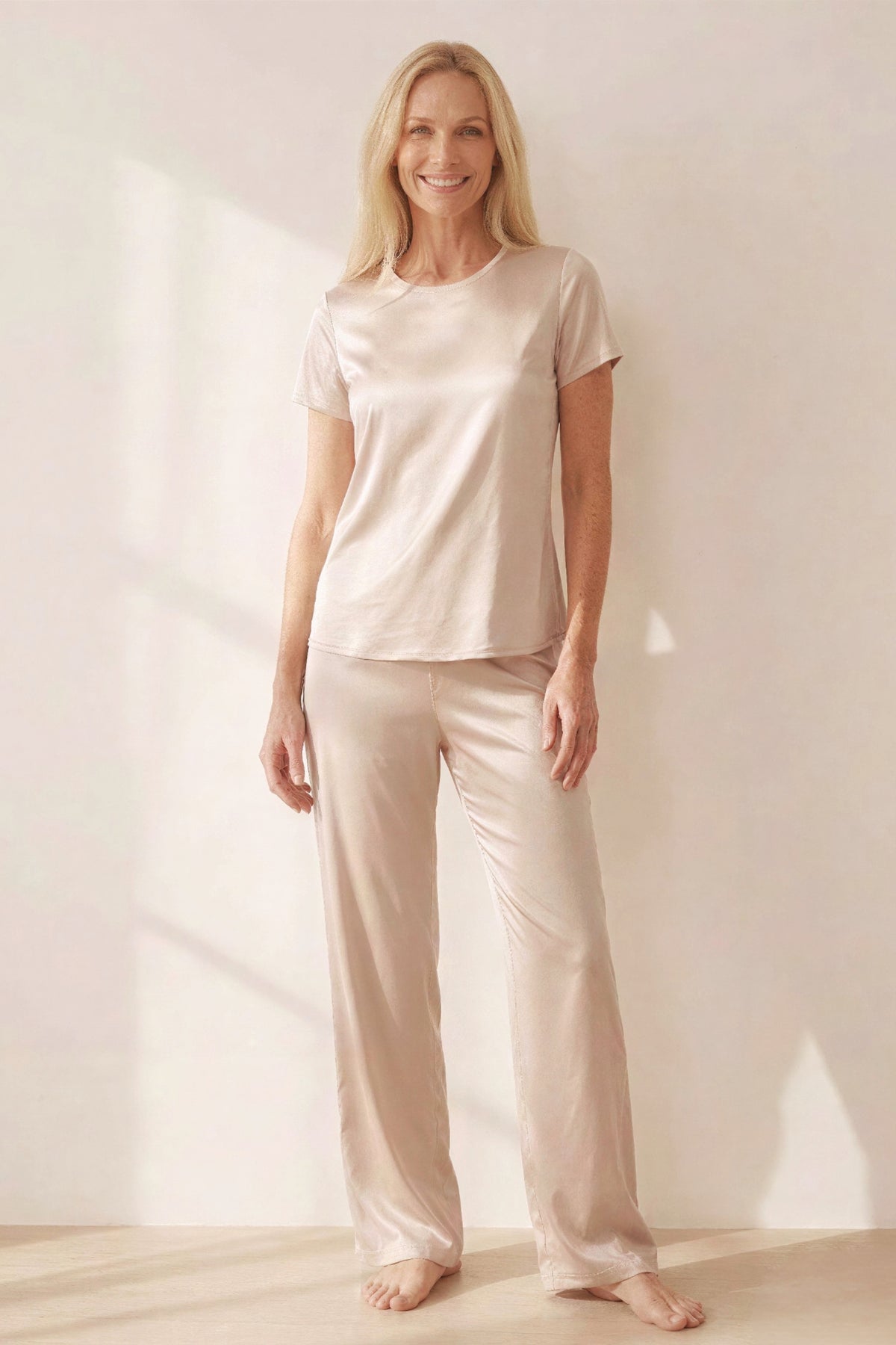 Olga T-shirt and May pajama pants in Champagne, soft and breathable women’s loungewear by ChambresSweden.